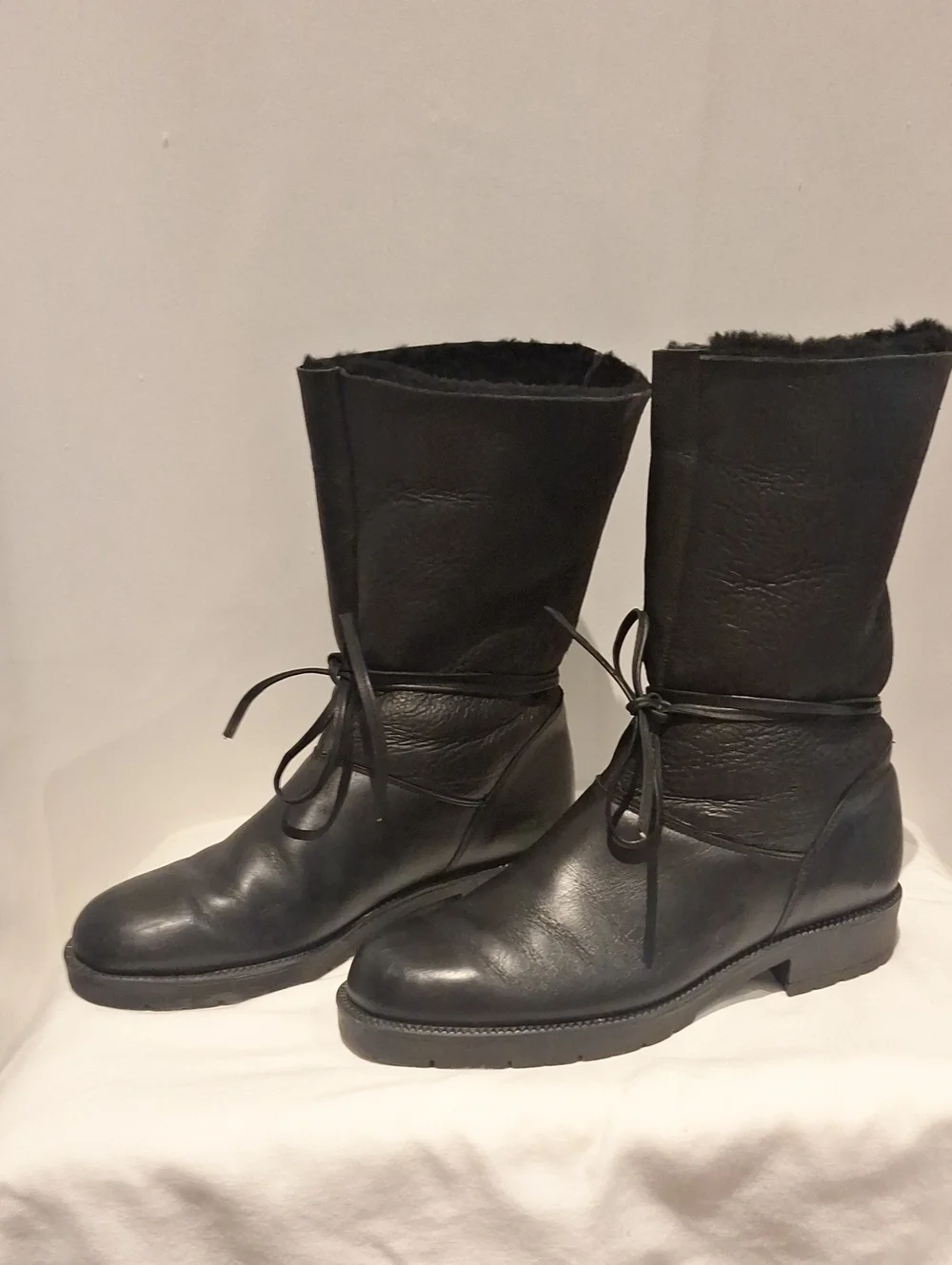 Santana Canada Black Leather Mid-Calf Lace-Up Boots